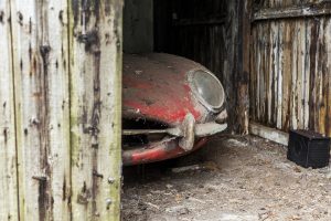 1964-jaguar-3-8-e-type-barn-find-2