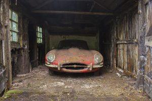 1964-jaguar-3-8-e-type-barn-find-5
